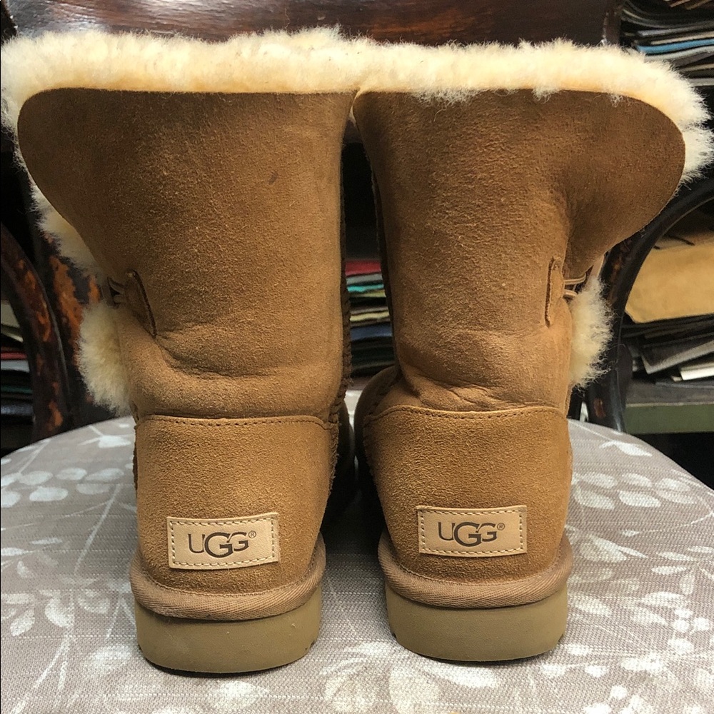 UGG Tan Bailey Button Boots LIKE NEW - Picture 2 of 6